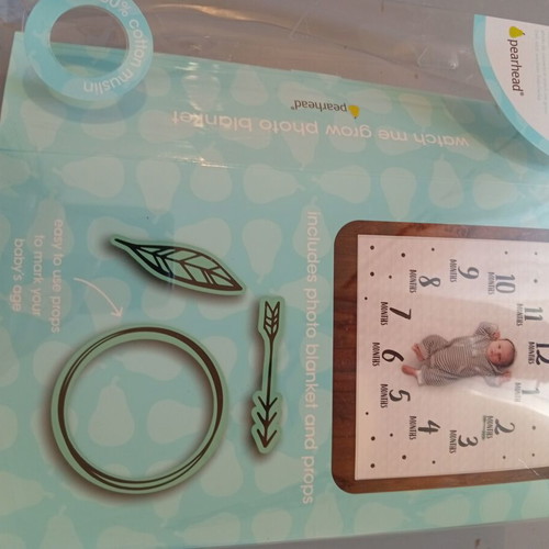Watch Me Grow Pearhead Baby Photography Blanket like new, 120x120 muslin