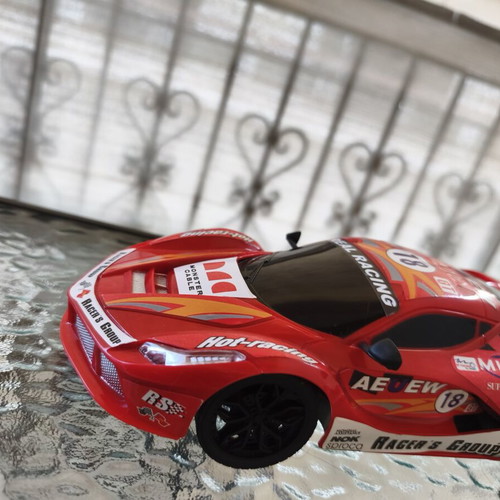 Remote control car like new, battery operated