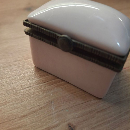 Vintage pink porcelain jewelry box like new