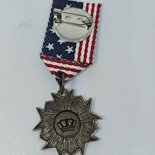 Vintage decorative medal with American flag and crown like new