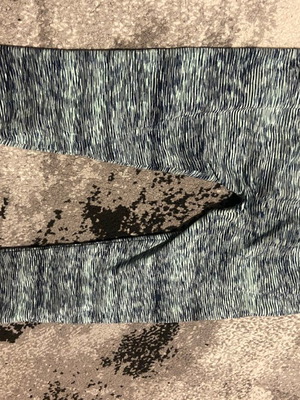 Admiral women's blue 3/4 sports leggings like new