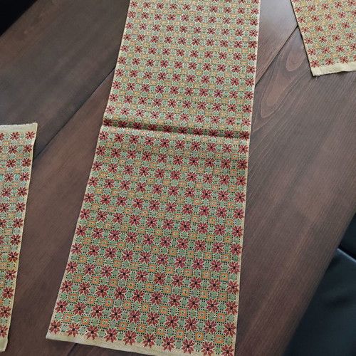 Handmade table runners set in excellent condition with gold thread