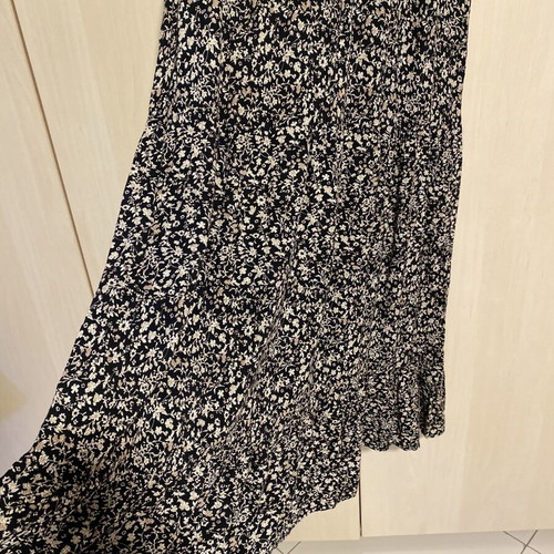 Dress long sleeveless black with beige flowers like new