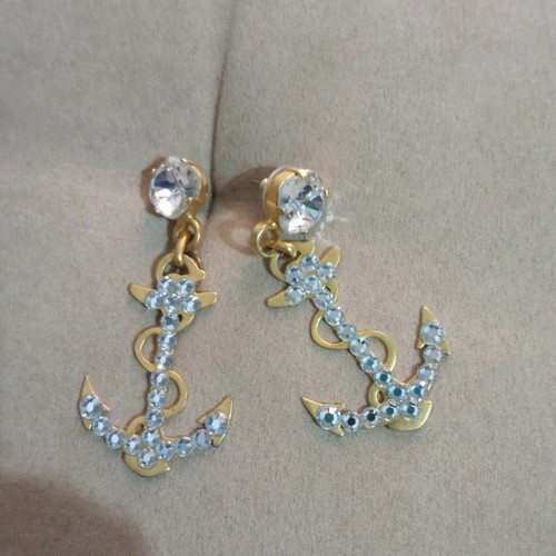 Anchor-shaped earrings with white crystals new