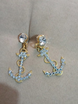 Anchor-shaped earrings with white crystals new