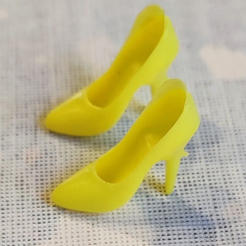 Vintage Barbie yellow shoes like new
