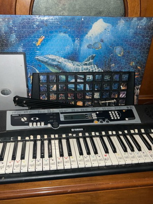 Piano Yamaha μεταχειρισμένο με περασμένους ήχους και μελωδίες