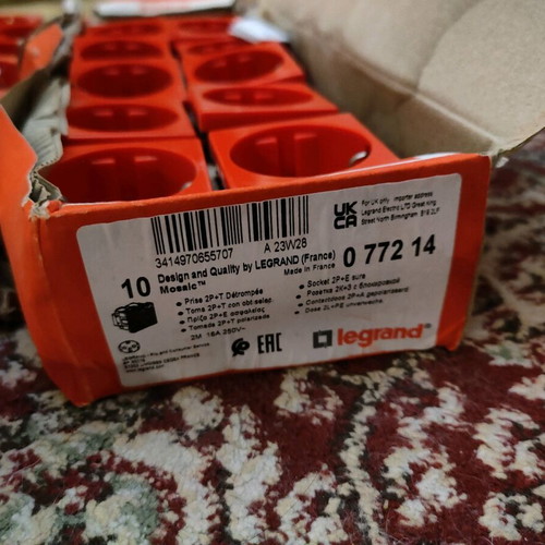 Legrand 077214 sockets like new, 49 pieces without frame