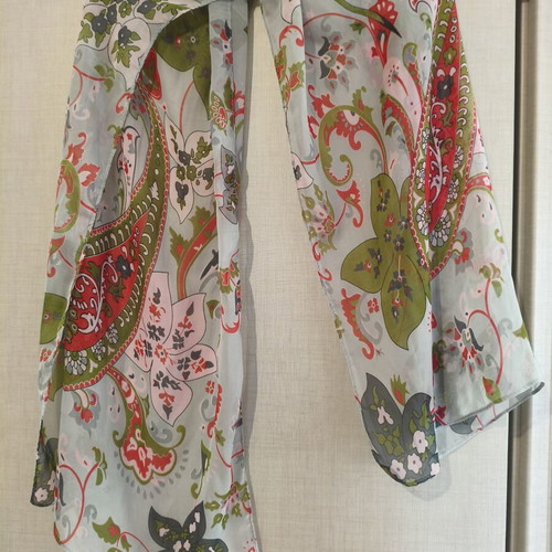 Women's scarf paisley floral pattern like new
