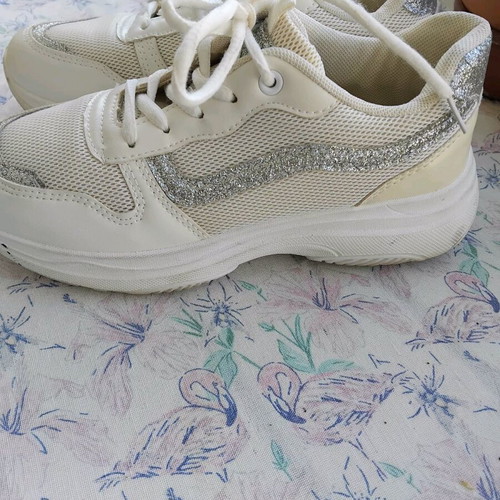 White athletic shoes with silver details like new, size 40