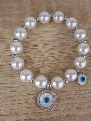 Χειροποίητο βραχιόλι με πέρλες, ατσάλινα στοιχεία και ματάκι