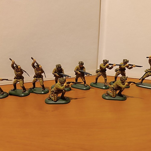 Britains Japanese soldier figures set of 10, like new
