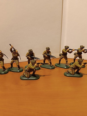Britains Japanese soldier figures set of 10, like new
