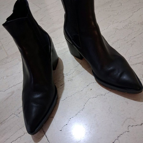 Nak women's leather ankle boots size 38 like new, black with elastic