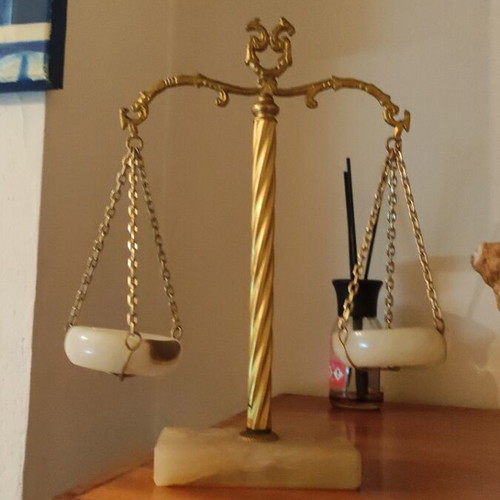 Decorative scale made of bronze and onyx used