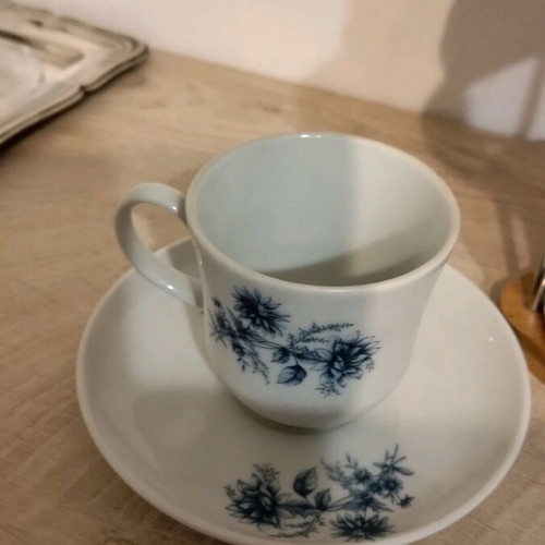 Coffee cups set of six with metal stand like new