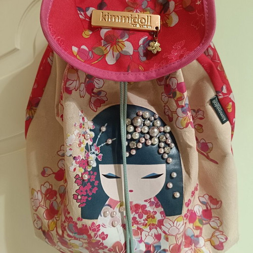 Kimmidol backpack with embroidered pearls and Geisha figure
