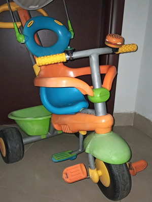 Children's tricycle like new with handle