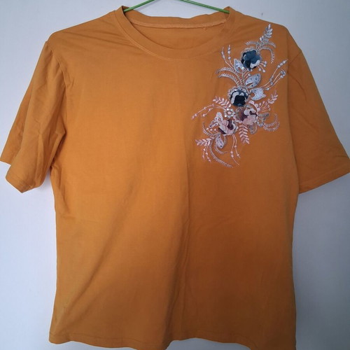 T-shirt oversized Small-Medium mustard color 100% cotton like new with 3D floral decorations