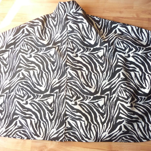 Cape with buttons like new, one size, zebra print