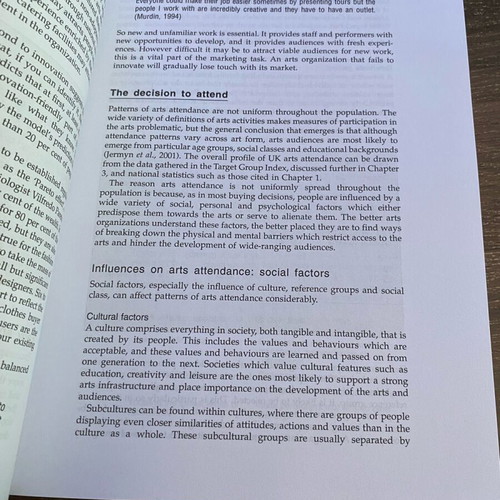 Creative Arts Marketing book like new, English