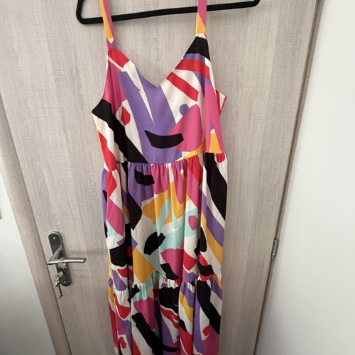 Karavan colorful dress L/XL like new with pockets and V neckline