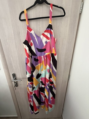Karavan colorful dress L/XL like new with pockets and V neckline