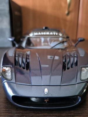 Maserati MC12 Autoart Signature Series 1/18 model new, dark blue