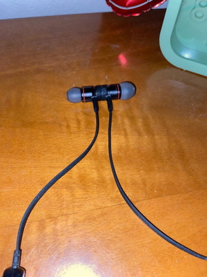 Awei earbuds like new, designed for sports and running