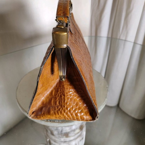 Leather vintage handbag brown like new with small defect