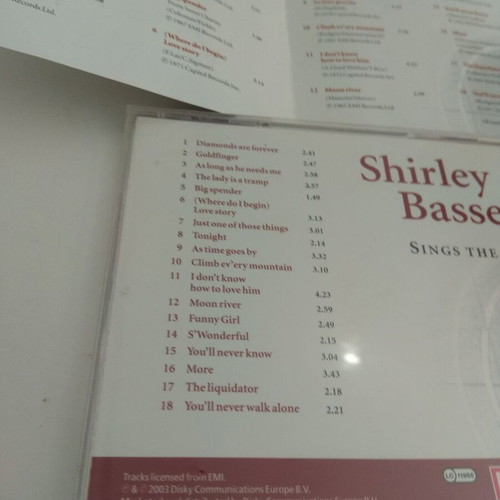 Shirley Bassey Sings the Movies CD like new
