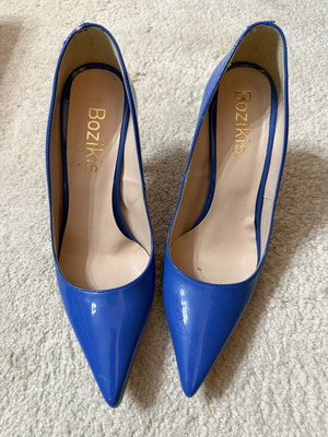 Bozikis blue patent leather pointed pumps used, size 38