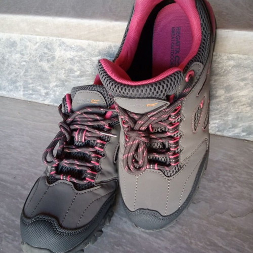 Regatta women's waterproof hiking shoes like new, size 38, gray pink
