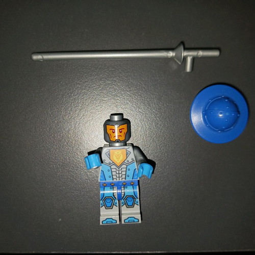 Lego Nexo Knights polybag 303171 like new with vehicle and minifigure