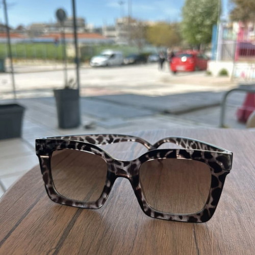 Leopard print sunglasses very stylish like new, multicolor