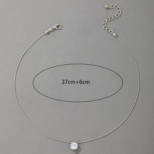 Necklace new in silver color