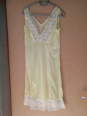 Βιντάζ γυναικείο slip dress νέο, παστέλ κίτρινο με λευκή δαντέλα