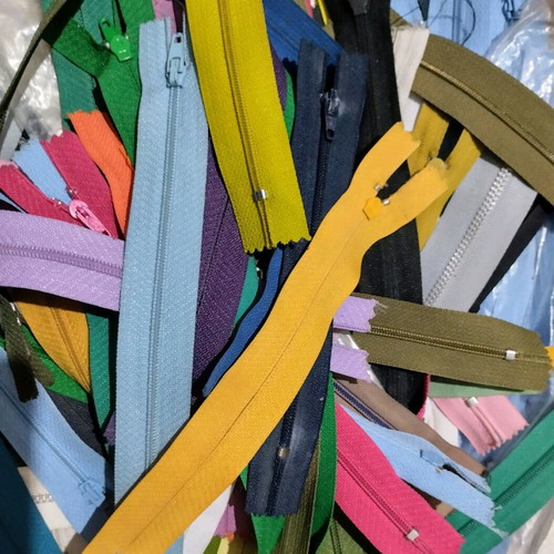 Zippers plastic and metal, pack of 120, 5 to 25 cm new