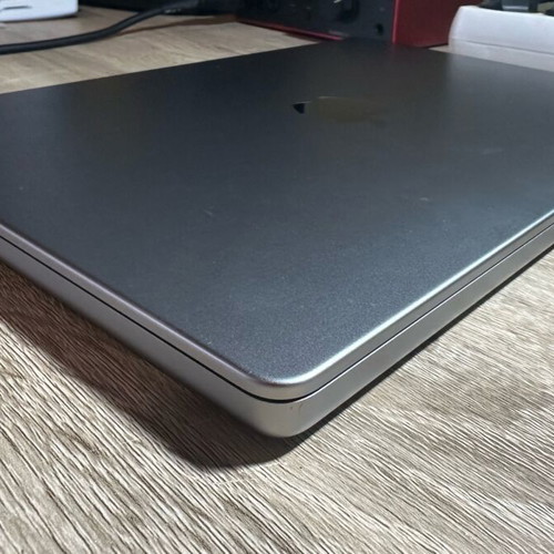 MacBook Pro 14" M1 Pro 2021 16GB RAM 500GB SSD like new
