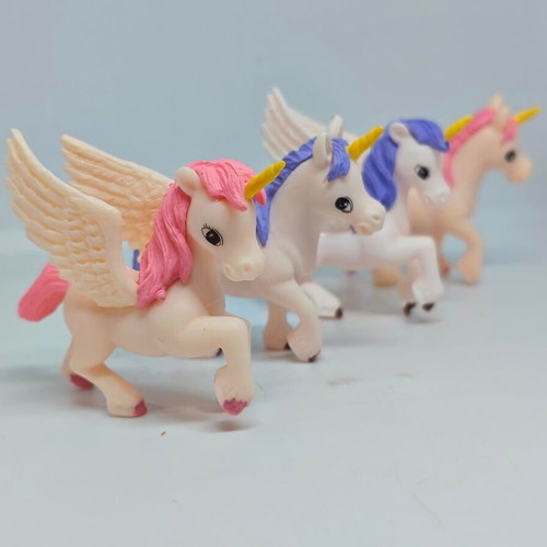 Set of 4 unicorn and pegasus figures like new