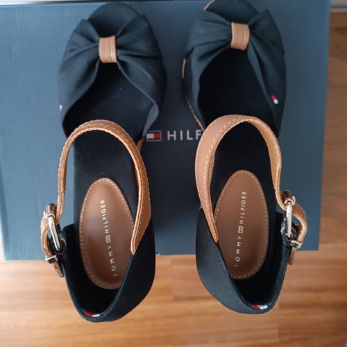 Tommy Hilfiger platform sandals like new, black, size 39
