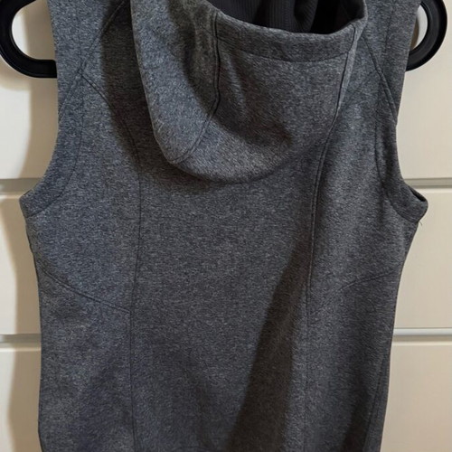 The North Face women's sleeveless vest small like new, gray