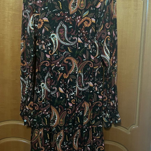 Printed dress V with ruffles new, size XS