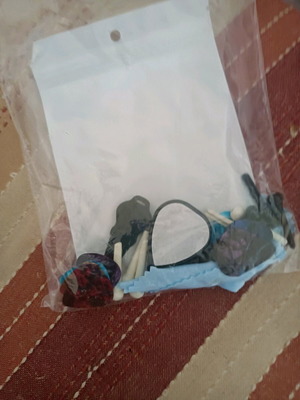 Set of picks for stringed musical instruments new with case and cloth