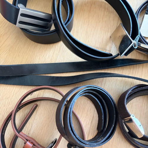 Belt pack with 16 pieces like new, leather and casual styles