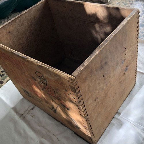 Johnnie Walker Red Label wooden box used, collectible