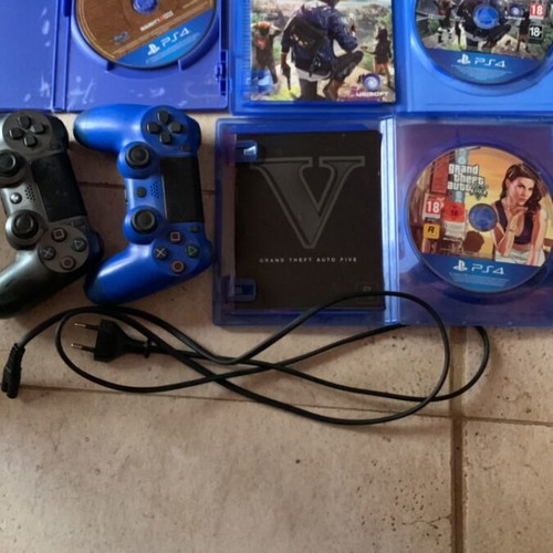 PlayStation 4 console 1TB used with 2 controllers and 3 games