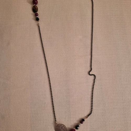 Long necklace like new, black and red