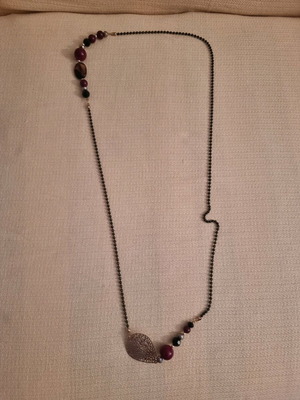 Long necklace like new, black and red