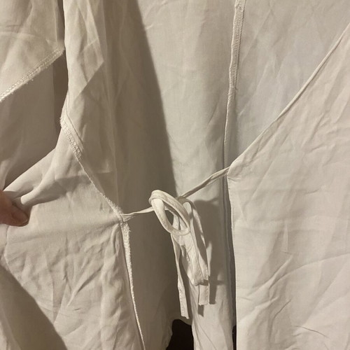 White tank top with internal and external tie like new, fits small and medium